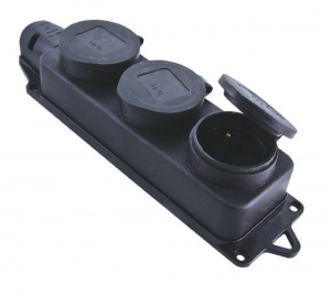 Розетка каучук 3-мест. с/з прямая с заглушками 16А 250В IP44 TDM SQ0612-0008*